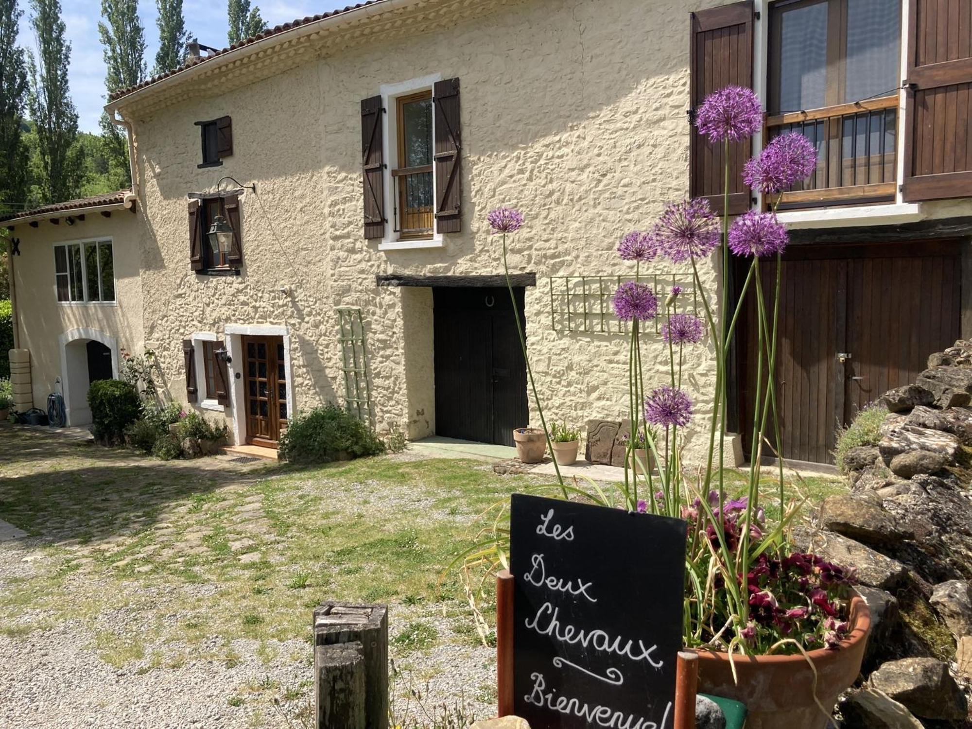 Les Deux Chevaux Chambres D'Hotes Rouvenac Exterior foto