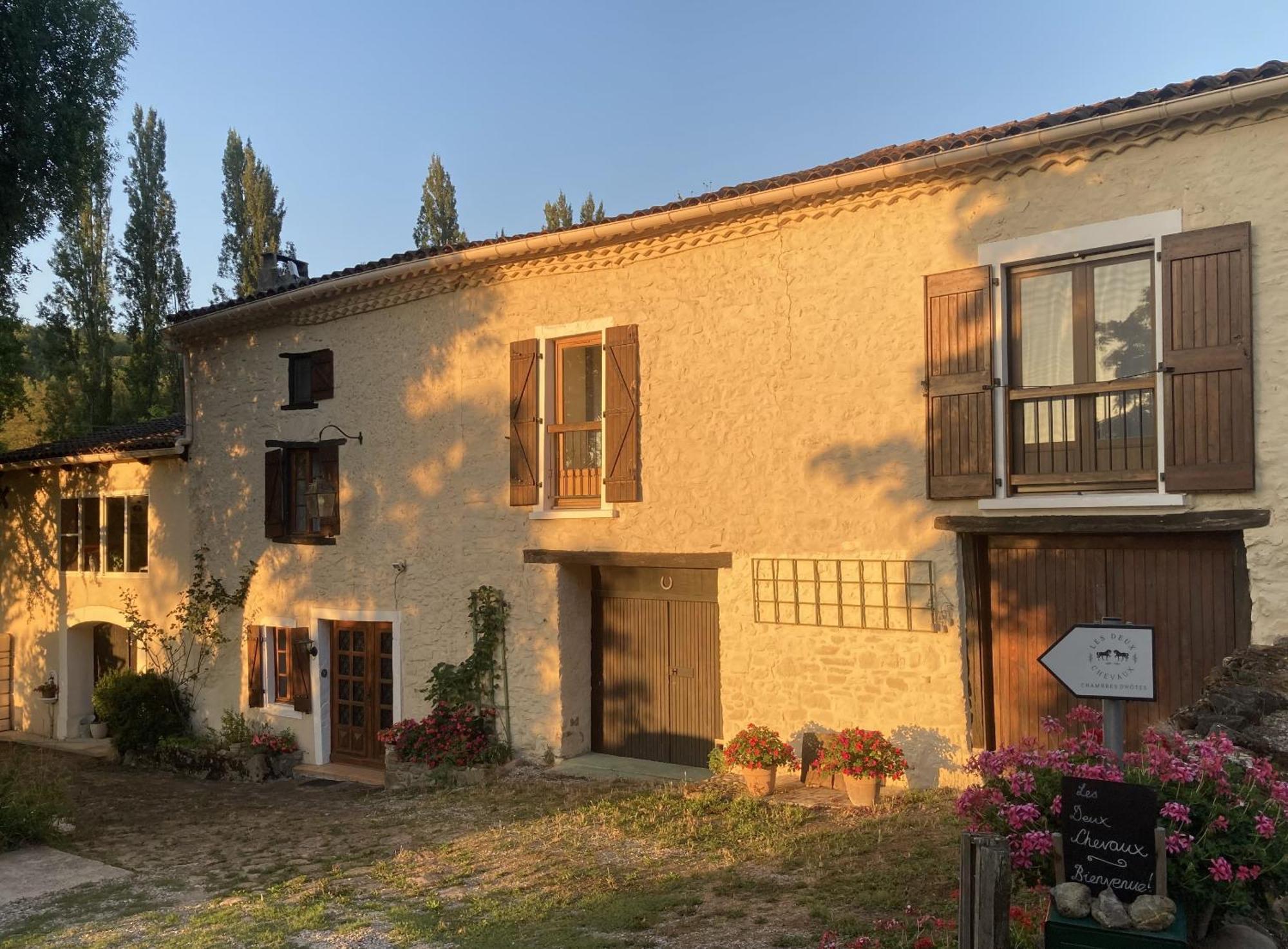 Les Deux Chevaux Chambres D'Hotes Rouvenac Exterior foto